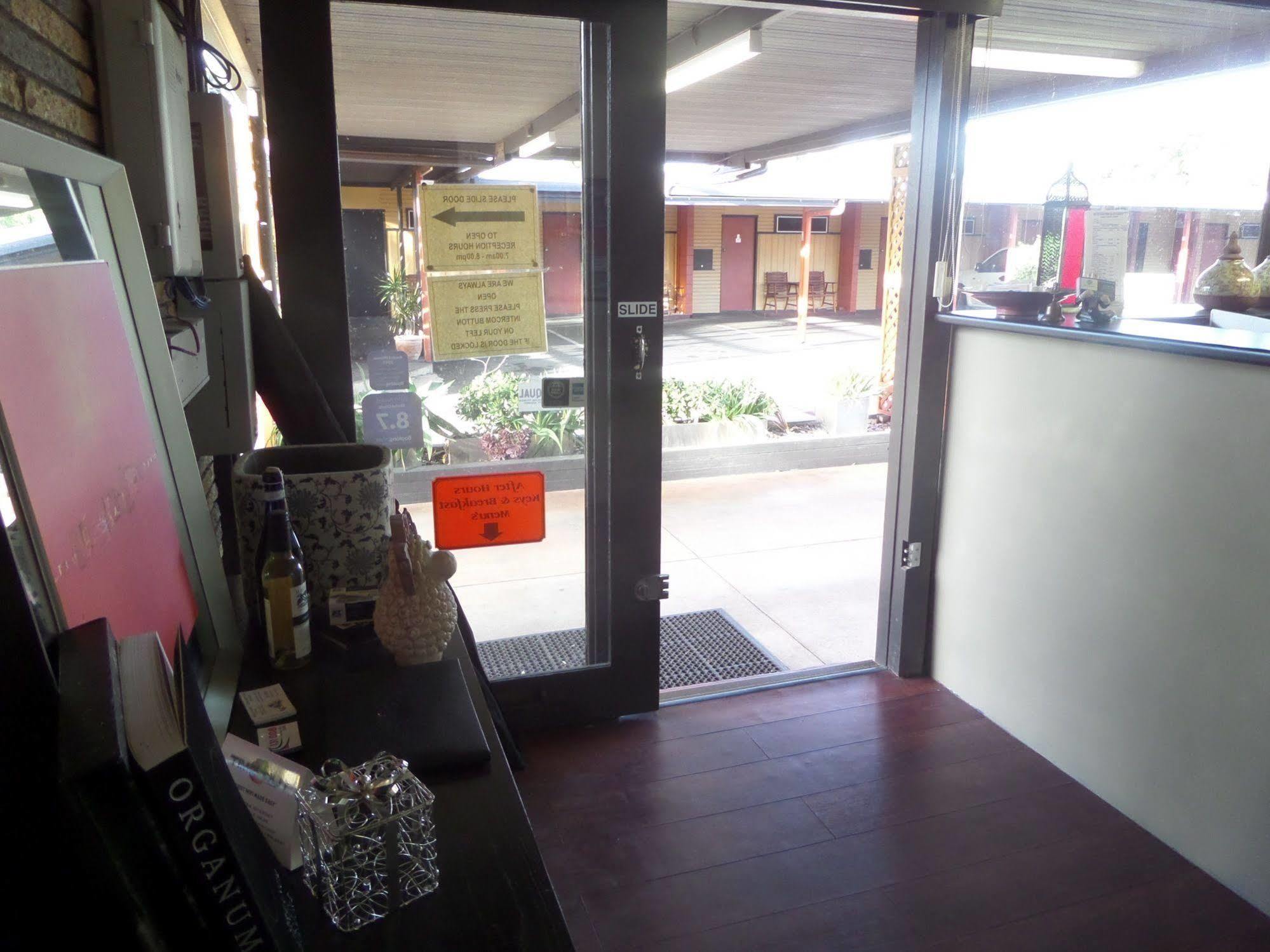 Motel Oasis Kingaroy Ngoại thất bức ảnh